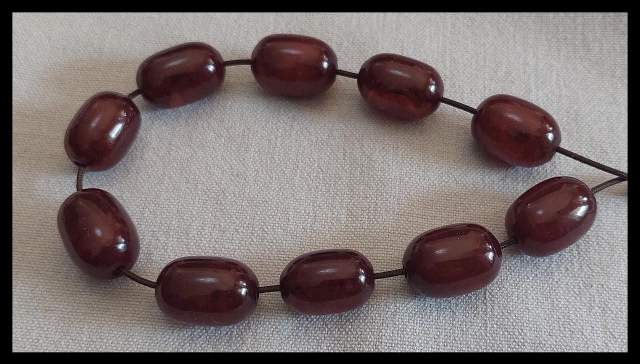 Antique 26 Grs Cherry Amber Bakelite Faturan 10 Beads