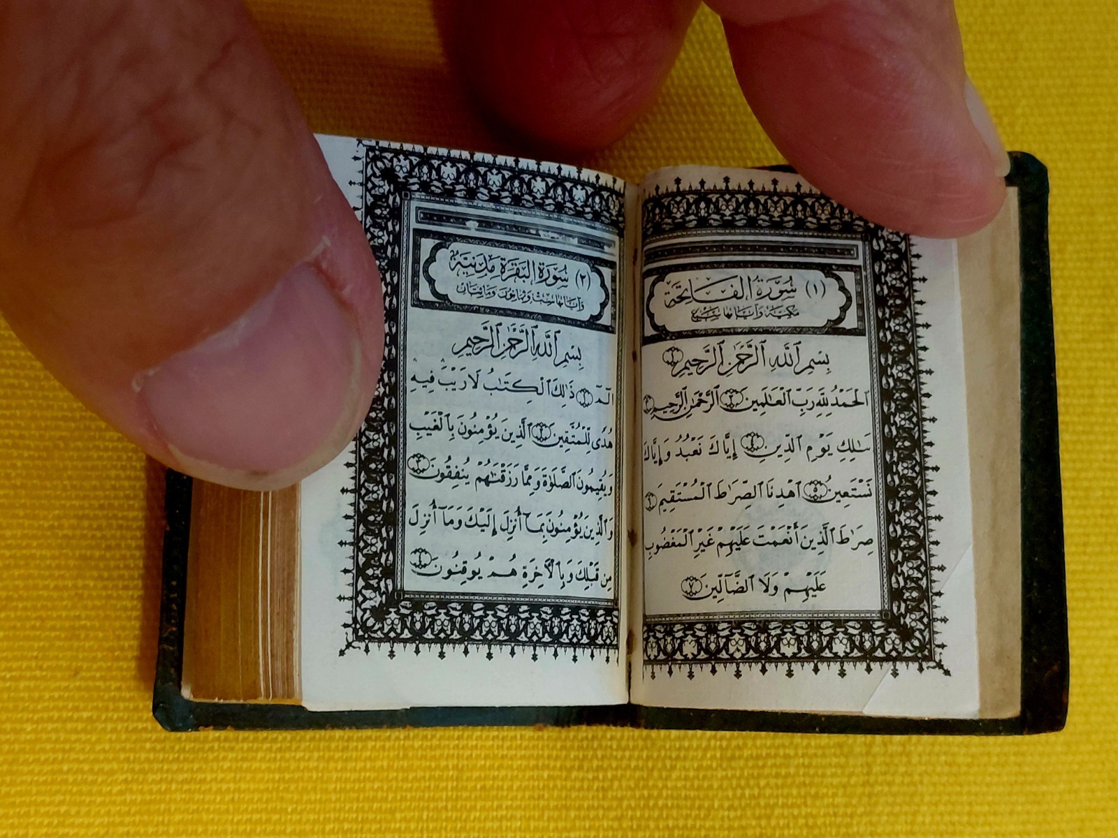 Miniature Quran Koran Book Stamped Leather Gold Gilt 1 3/4″ x 1 1/4″ x 1/2″ VGUC