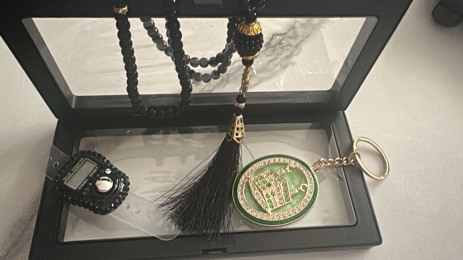 Elegant islamic Gift Box tasbeeh هدية إسلامية)مسبحه عداد تسبيح وميداليه الكعبة)