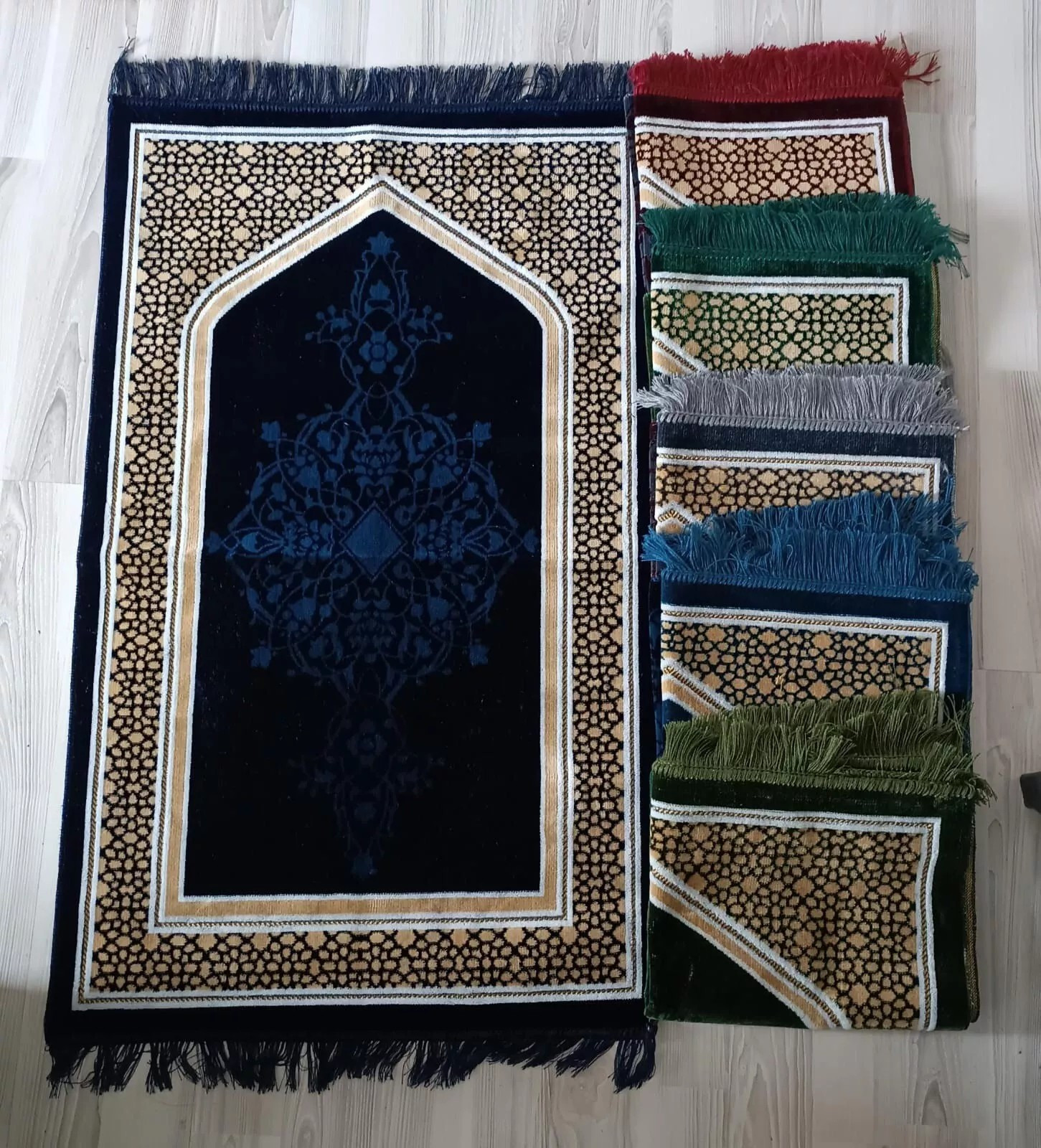 Classic Islamic Prayer Mat, Rug, Janamaz, Salat, different sizes colours China