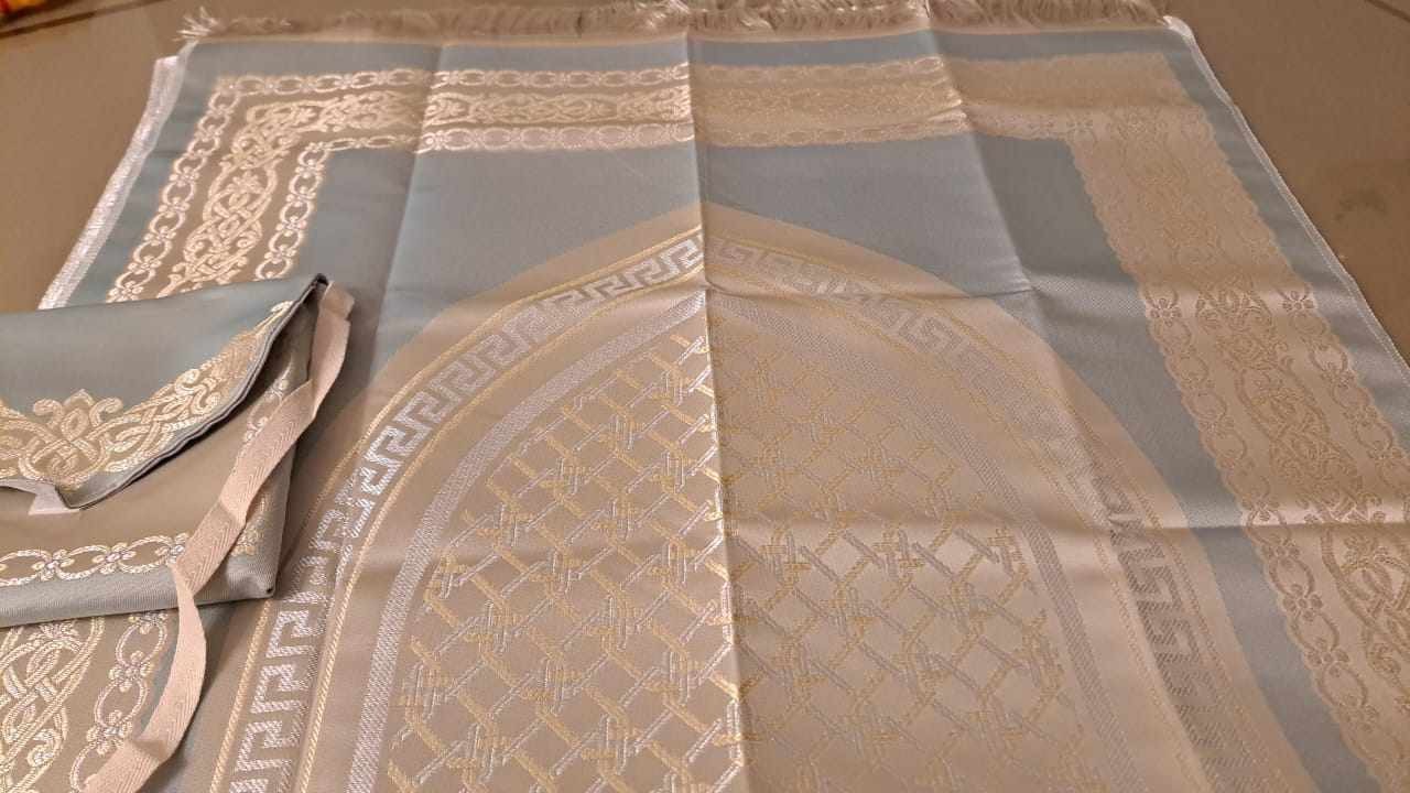 luxurious Islamic Foldable praying Rug & Bag