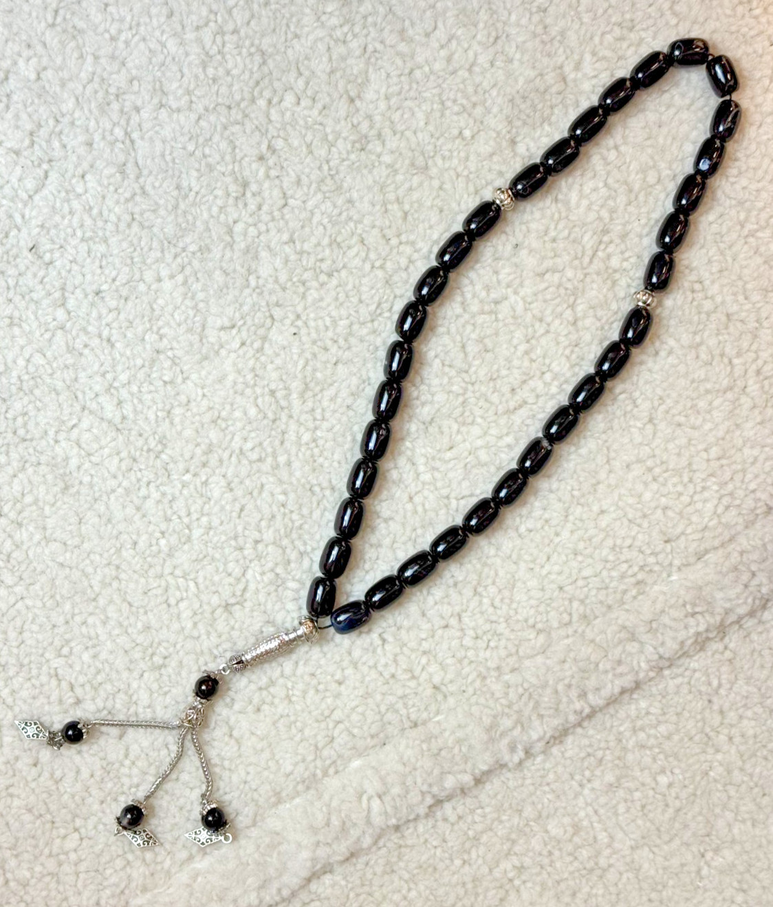 Black Aqeeq (Agate) Tasbih 33 Beads Silver Imam & Tassel with Gift Pouch
