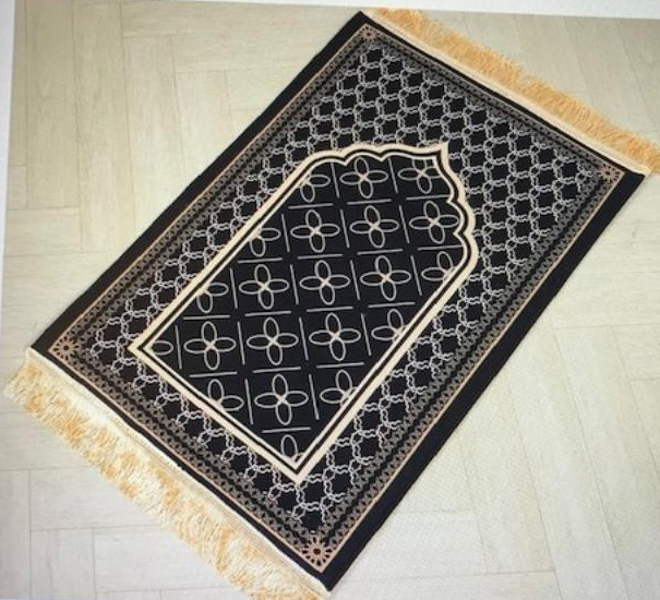 Black and Gold Muslim Prayer Mat with with Built in Padding & Tassels 20 x 30 in