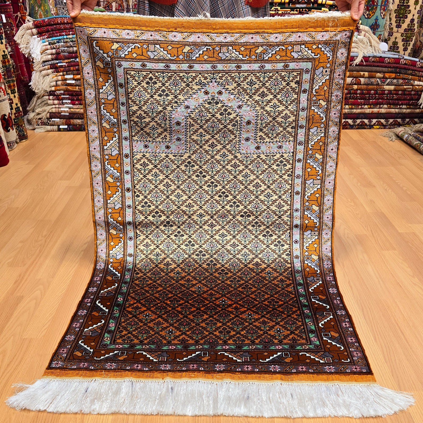 Hand-Knotted Silk Prayer Rug – Museum-Quality Collector’s Piece – Islamic Mihrab