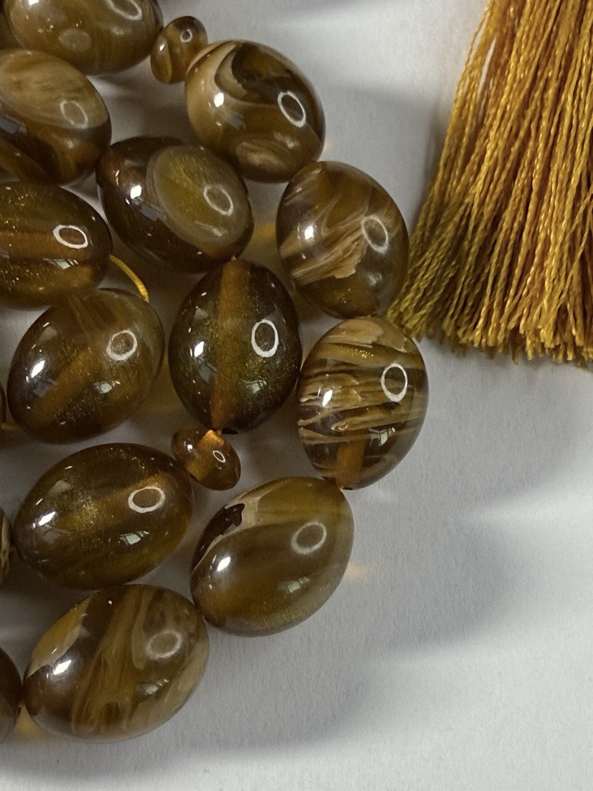 Unique Stardust Gold Olives bakelite Faturan Worry prayer 39 beads 55 grams R7