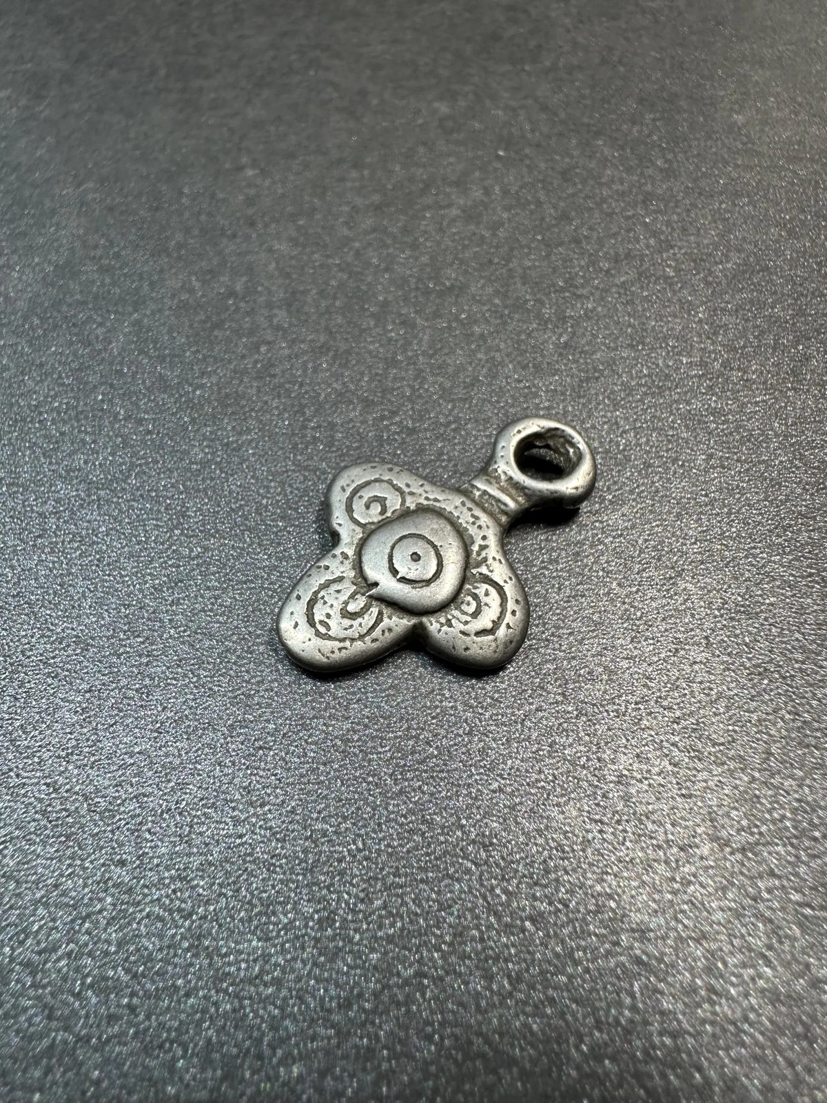 Tibetan Cold Iron Vajra Pendant | Tian Tie Three-Lobed Buddhist Amulet | Handma