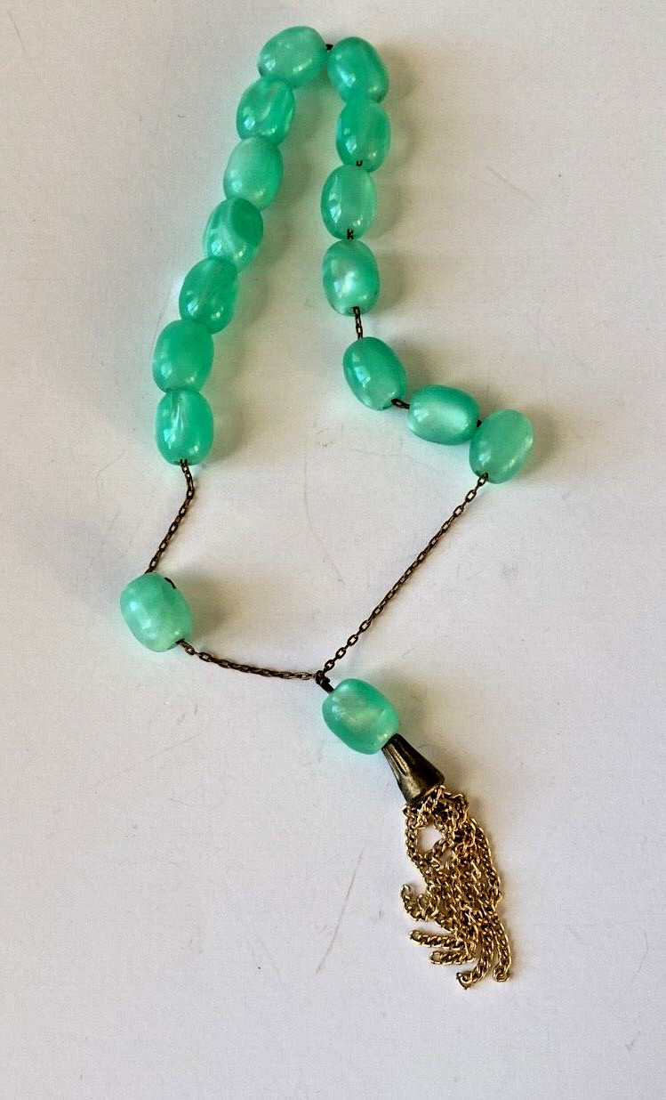 VTG MOONGLOW LUCITE GREEN PRAYER WORRY BEADS ON CHAIN 15 MOVEABLE, 1 FIXED