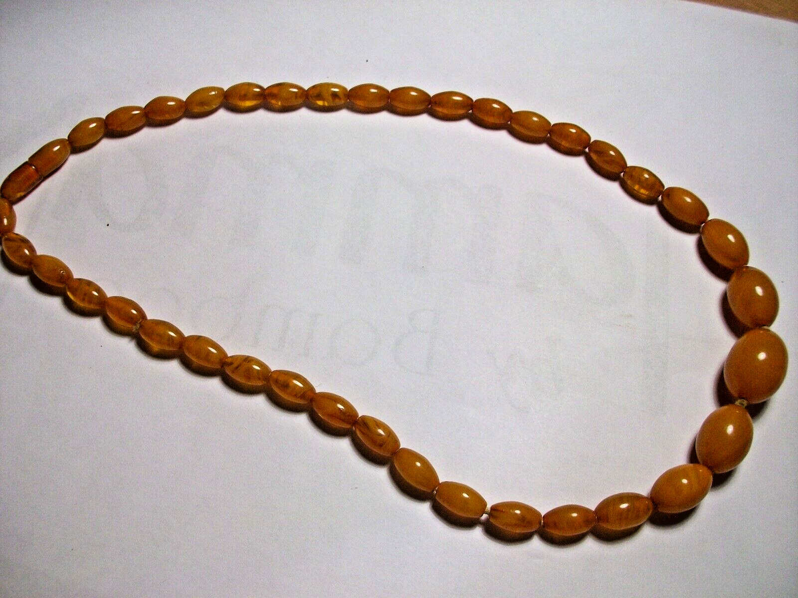 AMBER BAKELITE YELLOW/BROWN TRANSLUCENT VEINED OVAL GRADUATED BEADS NECKLACE