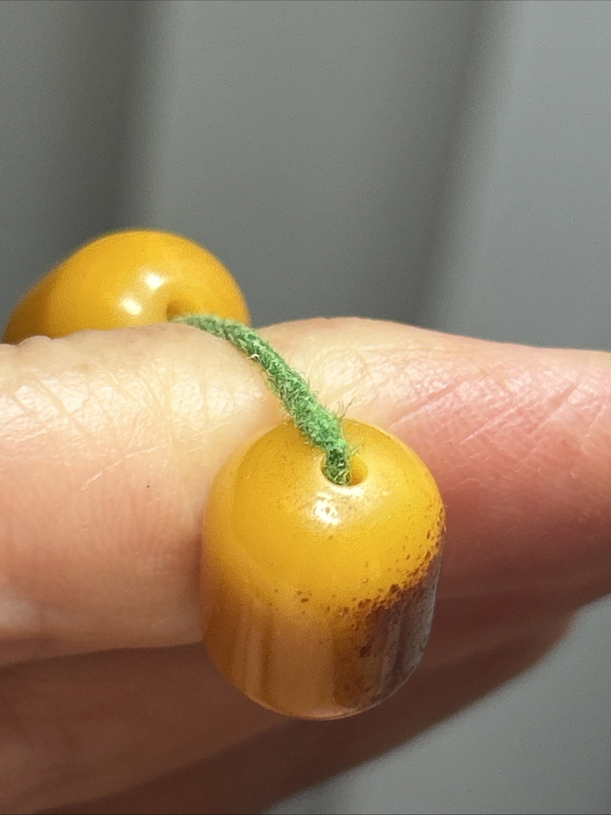 40. Yellow Butterscotch Bakelite Barrel Beads Green cord Beaded Prayer 20″,65.7g
