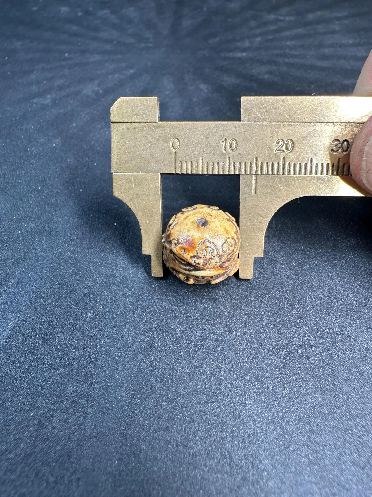 Vintage Hand-Carved Toad Bead Pendant, Yak Bone Style Amulet Bead, Folk Guardia