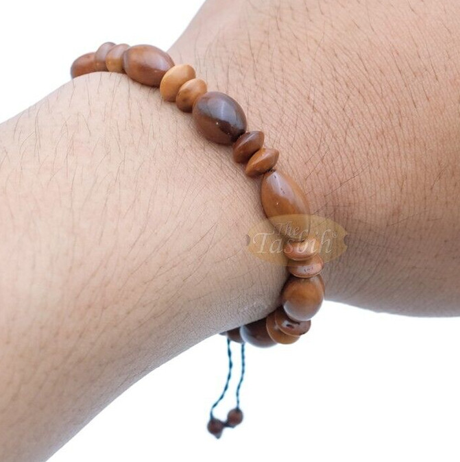 Small Kuka Beade Bracelet 26ct Adjustable 8x13mm Elongated Oval and Saucer Shape