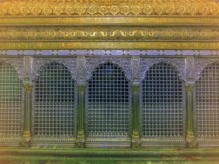 امام علی کی قبر پر صندوق