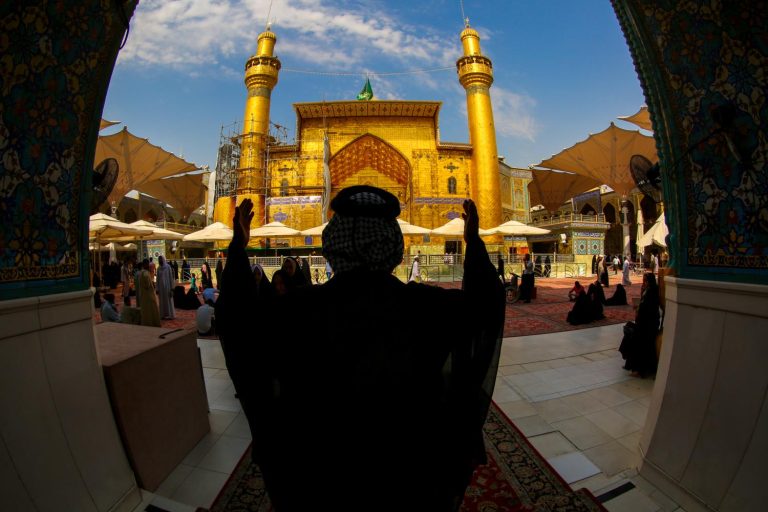 مرّة بن قیس کا حرم امیرالمؤمنین علی علیہ‌السلام پر حملہ اور مولا کا معجز