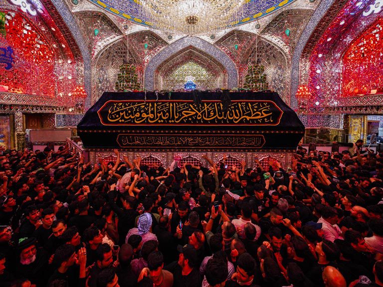 رسول اکرمؐ کے یوم شہادت پر حرم مقدس امیرالمؤمنین میں زائرین کا عظیم الشان اجتماع، خدام کی مثالی میزبانی