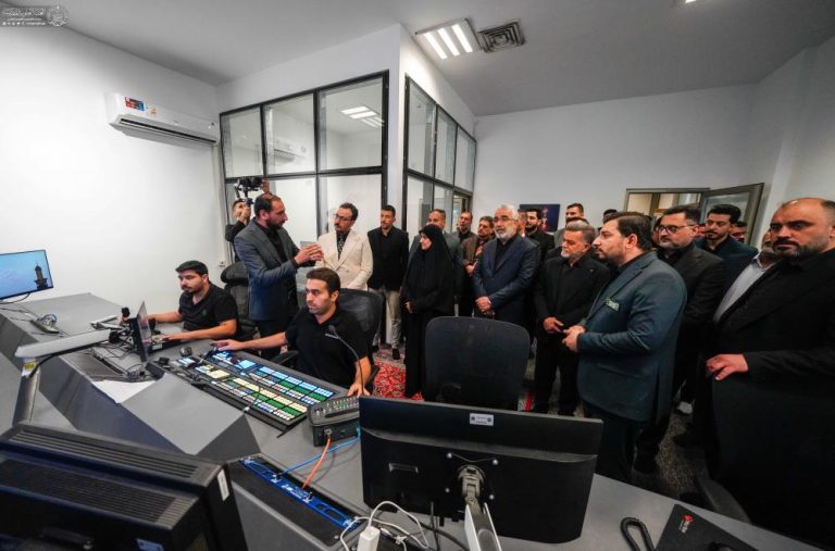 عراقی وزیر مواصلات کا حرم مقدس امیرالمؤمنین علیہ‌السلام کے سیٹلائٹ نیٹ ورک کا دورہ