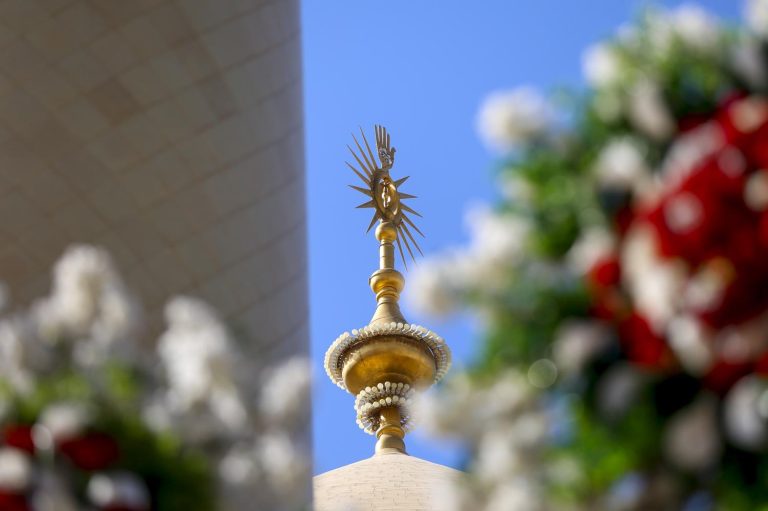 کس نے اپنا نفس خدا کو بیچا؟