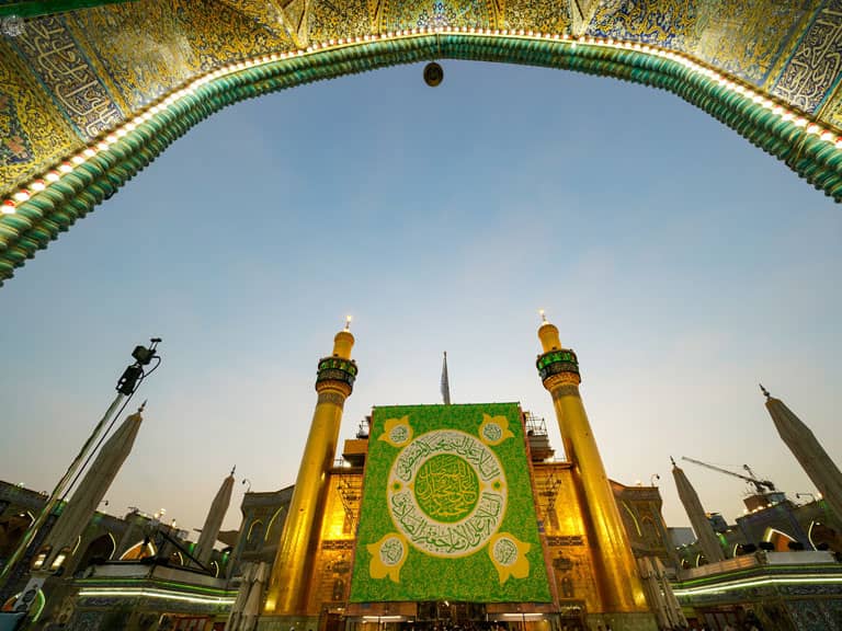 حرم مقدس امیرالمؤمنین علی علیہ‌السلام میں میلاد النبیؐ کی تیاریوں کا آغاز