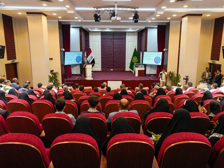 حرم مقدس امیرالمؤمنین علیہ‌السلام کی جانب سے خدام کے ممتار بچوں کی حوصلہ افزائی