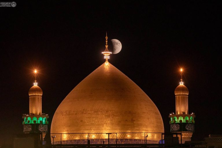 حرم مقدس امیرالمؤمنین علی علیہ‌السلام کے اوپر چاند گرہن کا دلکش منظر