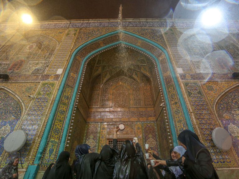 سنہرا پرنالہ ایوان