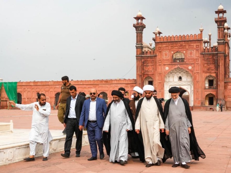 تاریخی مسجد کا دورہ