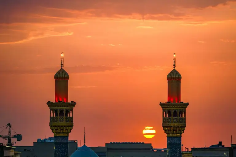 حرم مقدس امیرالمومنین علیہ‌السلام کے روشن گنبد