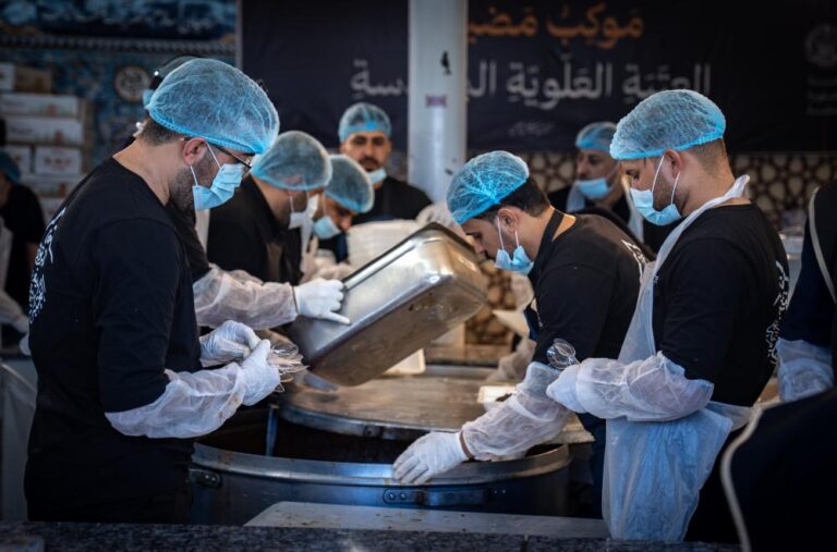 زائرین میں نیاز کی تقسیم