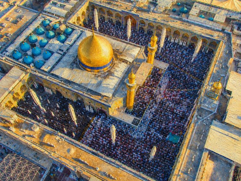 حرم امیرالمومنین علیہ‌السلام کے سنہرے دروازے